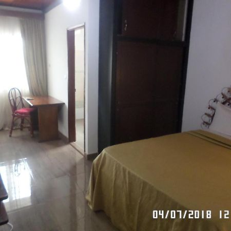 Hotel Azur Yaoundé エクステリア 写真