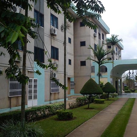 Hotel Azur Yaoundé エクステリア 写真