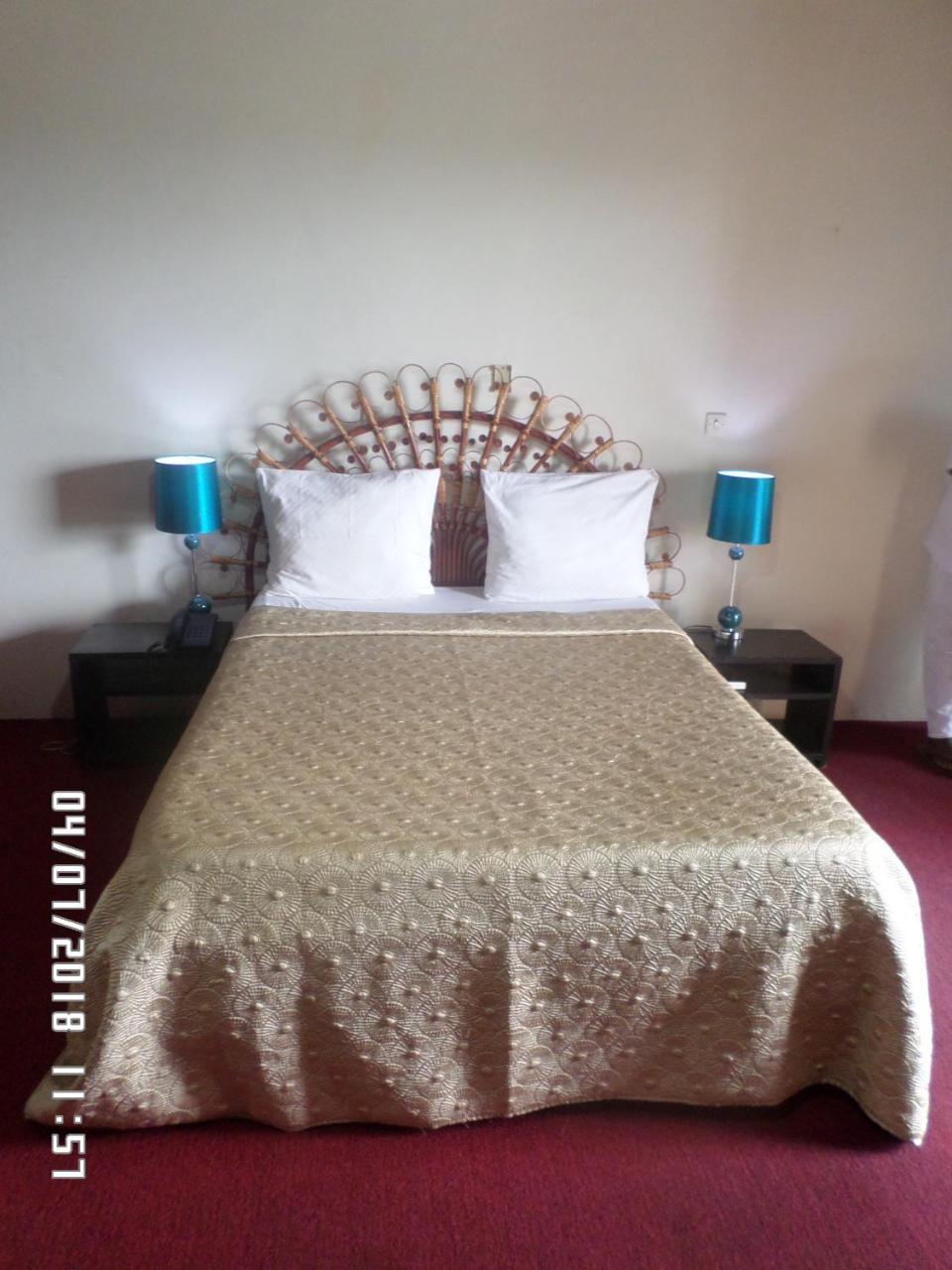 Hotel Azur Yaoundé エクステリア 写真