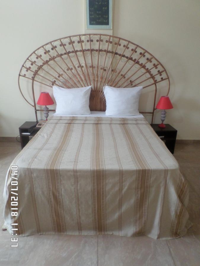 Hotel Azur Yaoundé エクステリア 写真