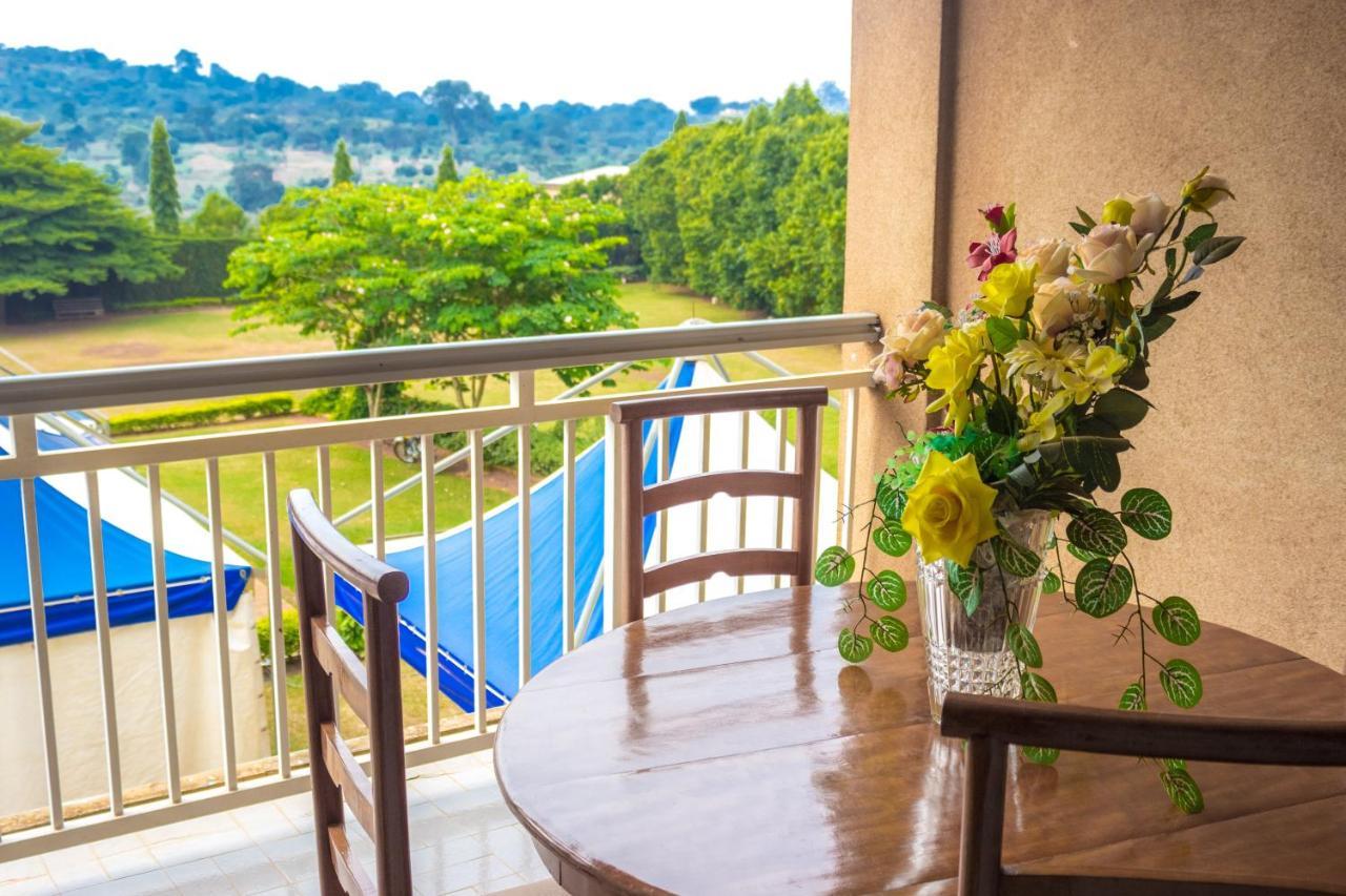 Hotel Azur Yaoundé エクステリア 写真