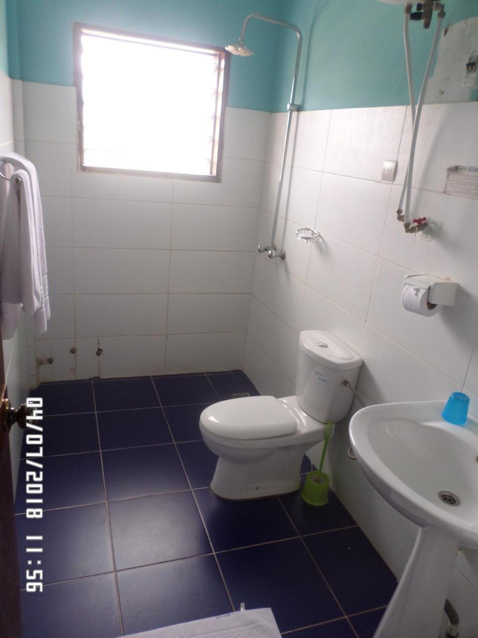 Hotel Azur Yaoundé エクステリア 写真