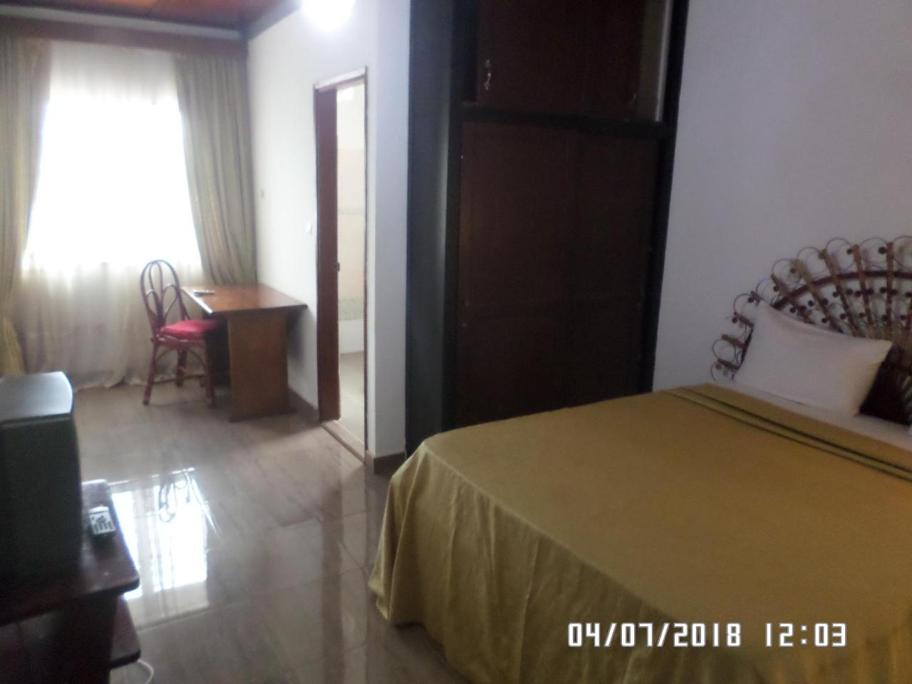 Hotel Azur Yaoundé エクステリア 写真