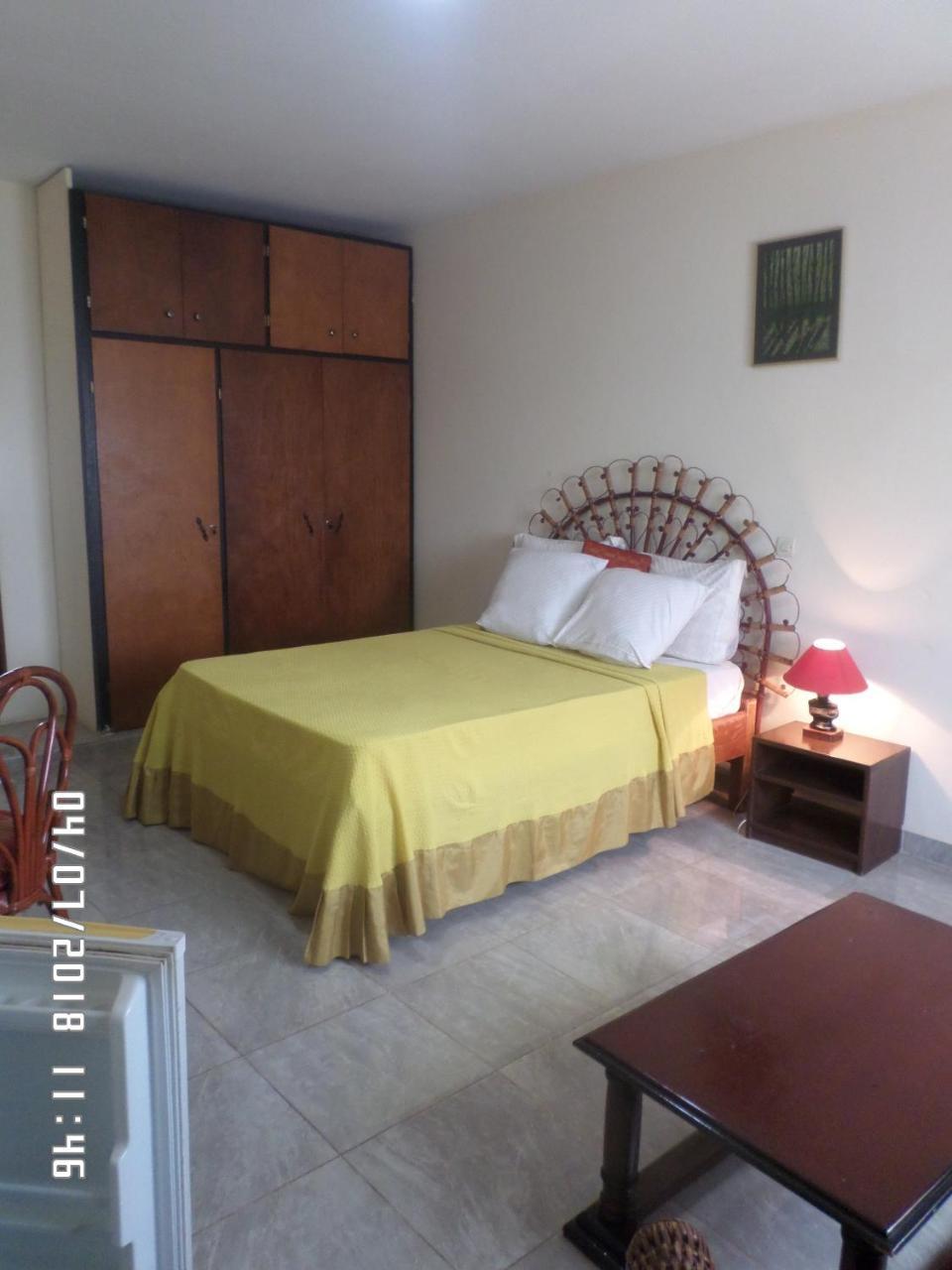 Hotel Azur Yaoundé エクステリア 写真