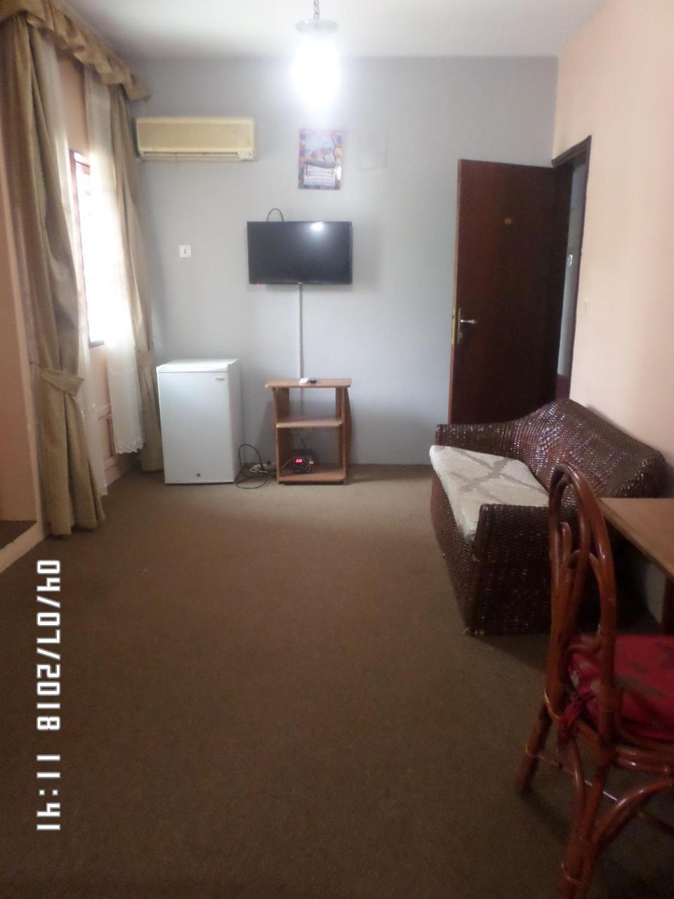 Hotel Azur Yaoundé エクステリア 写真