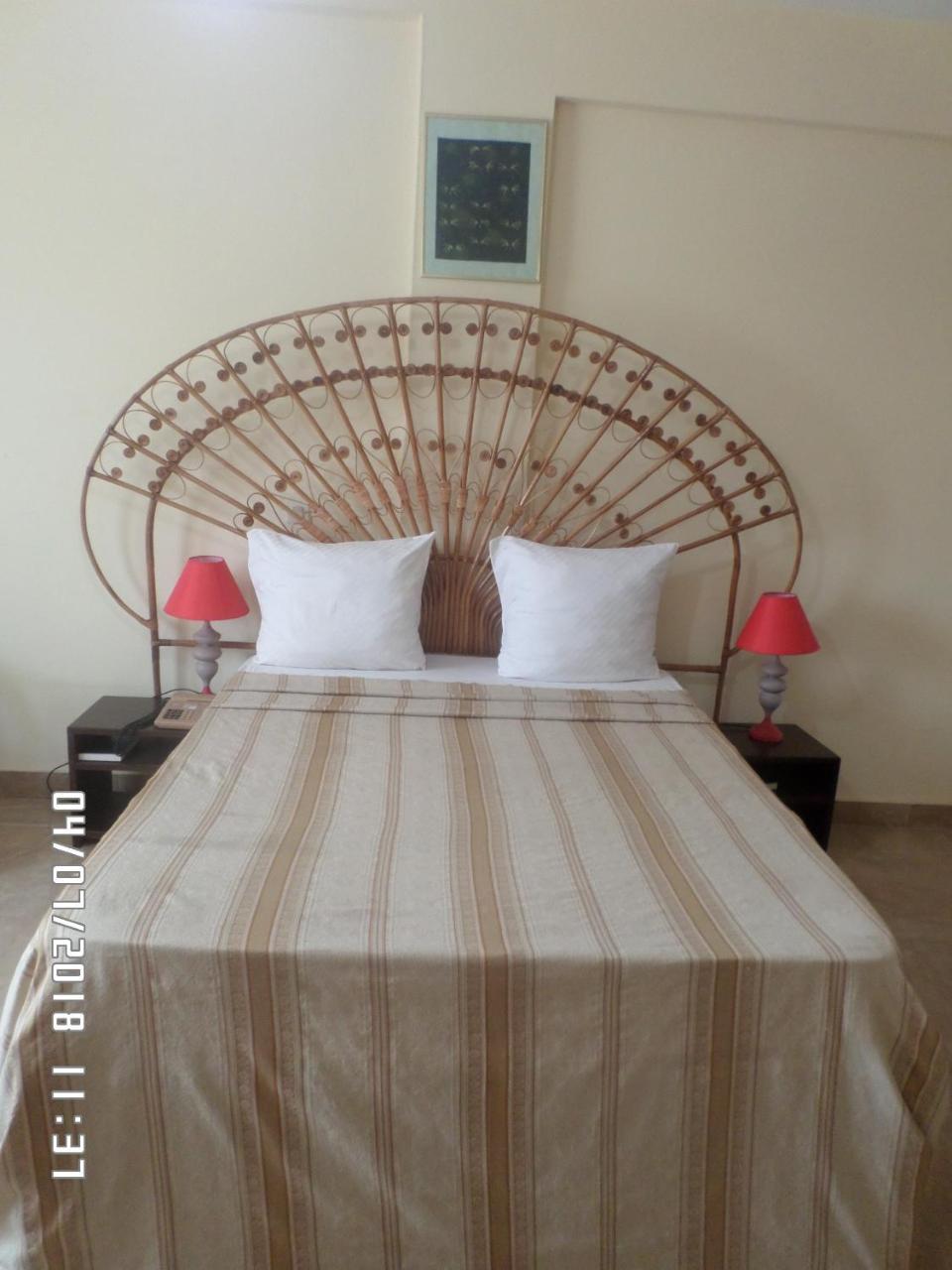 Hotel Azur Yaoundé エクステリア 写真