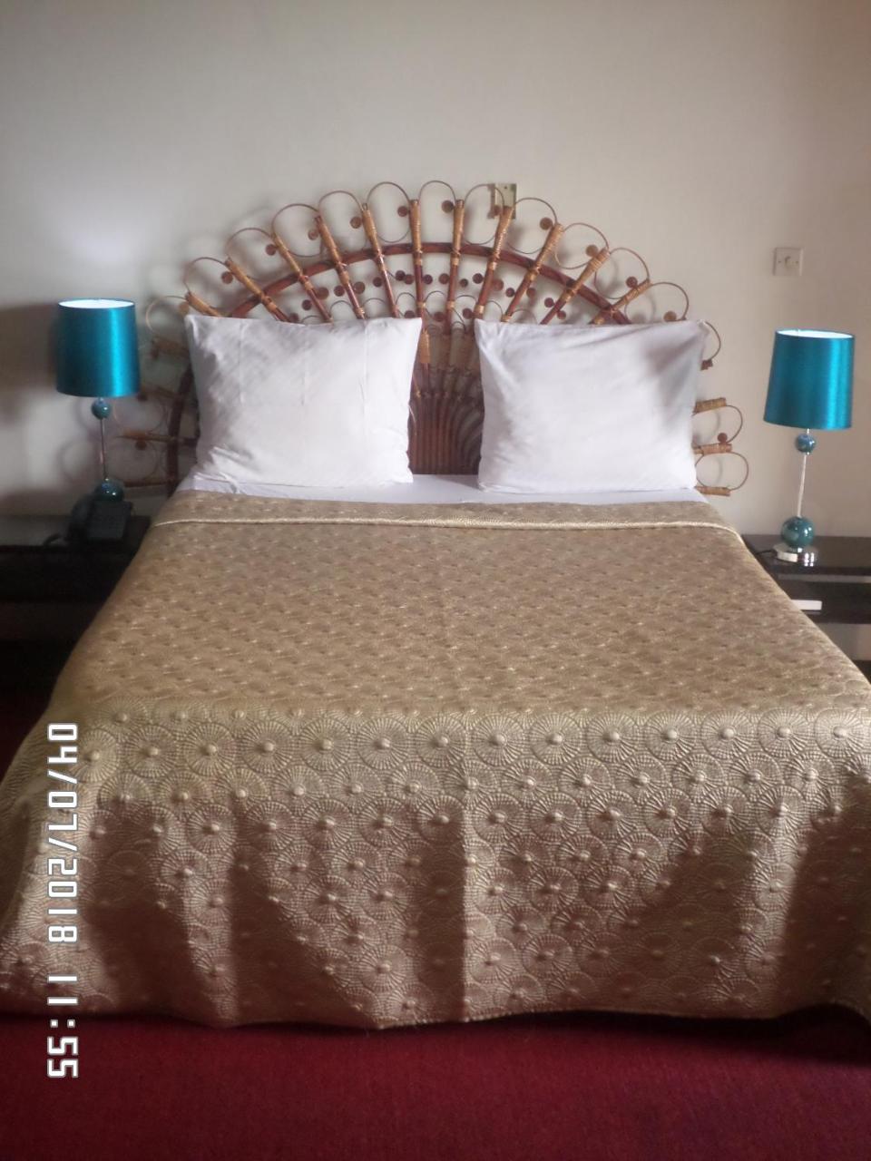 Hotel Azur Yaoundé エクステリア 写真