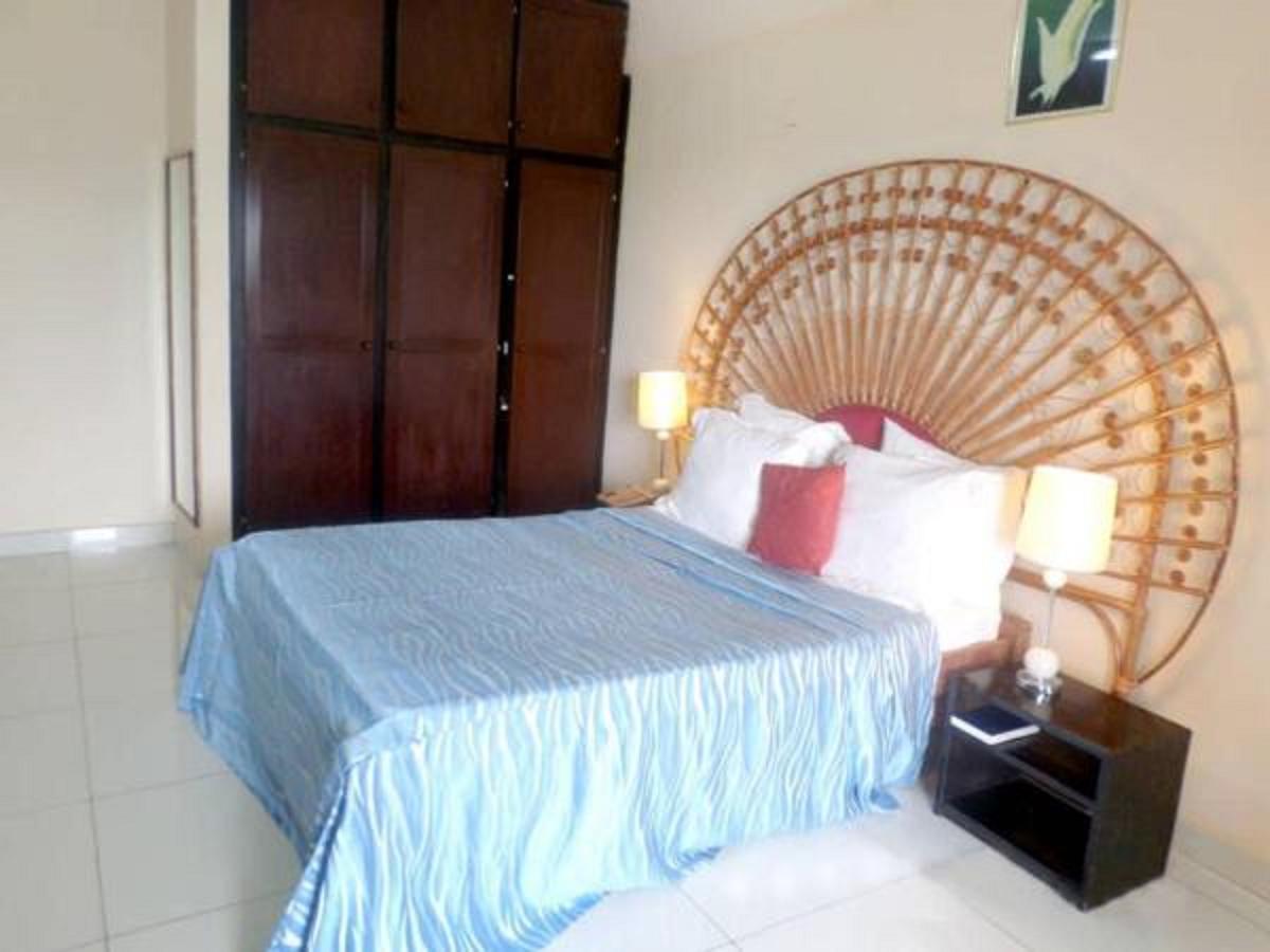 Hotel Azur Yaoundé エクステリア 写真