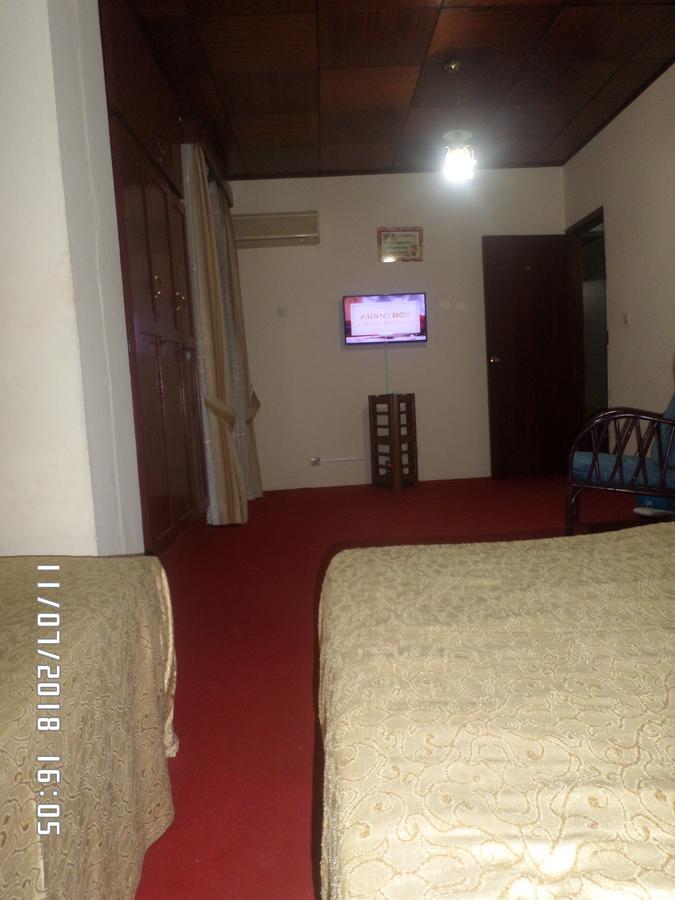 Hotel Azur Yaoundé エクステリア 写真