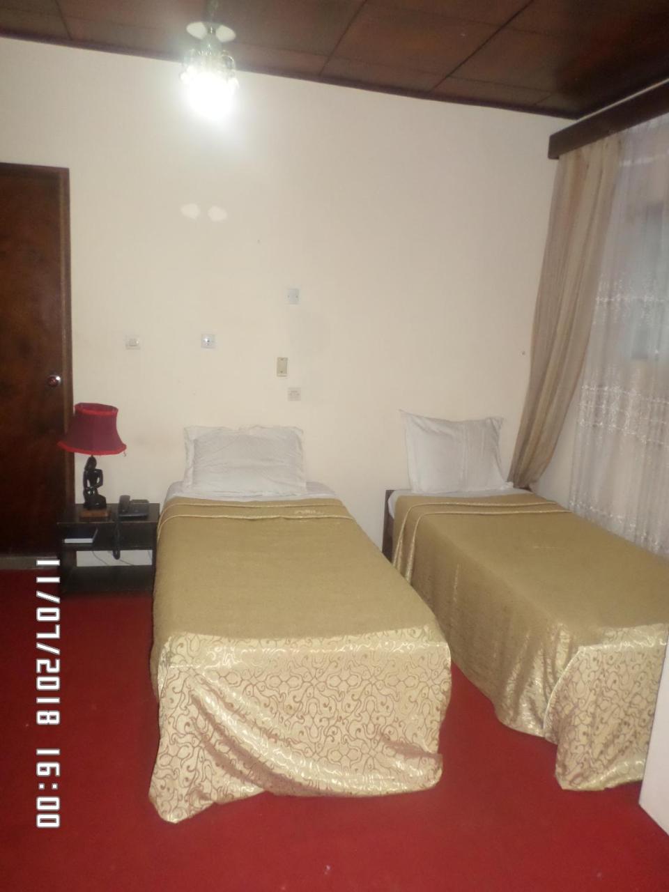 Hotel Azur Yaoundé エクステリア 写真