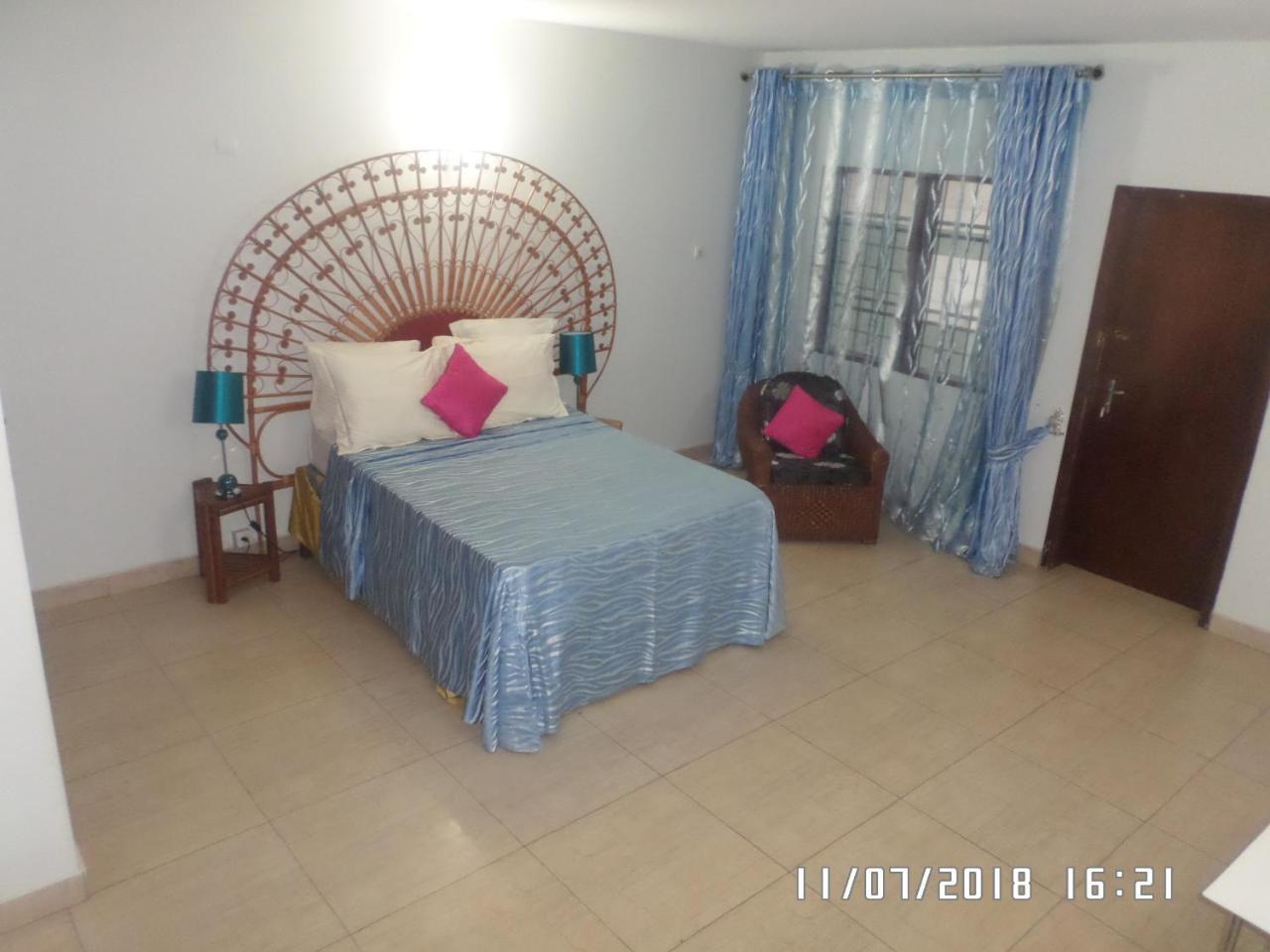 Hotel Azur Yaoundé エクステリア 写真