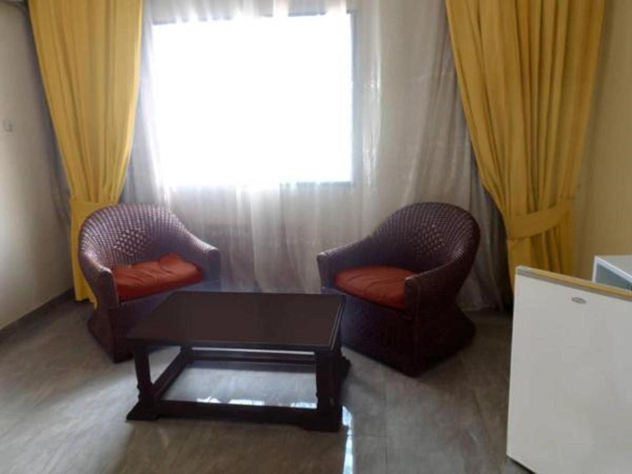 Hotel Azur Yaoundé エクステリア 写真
