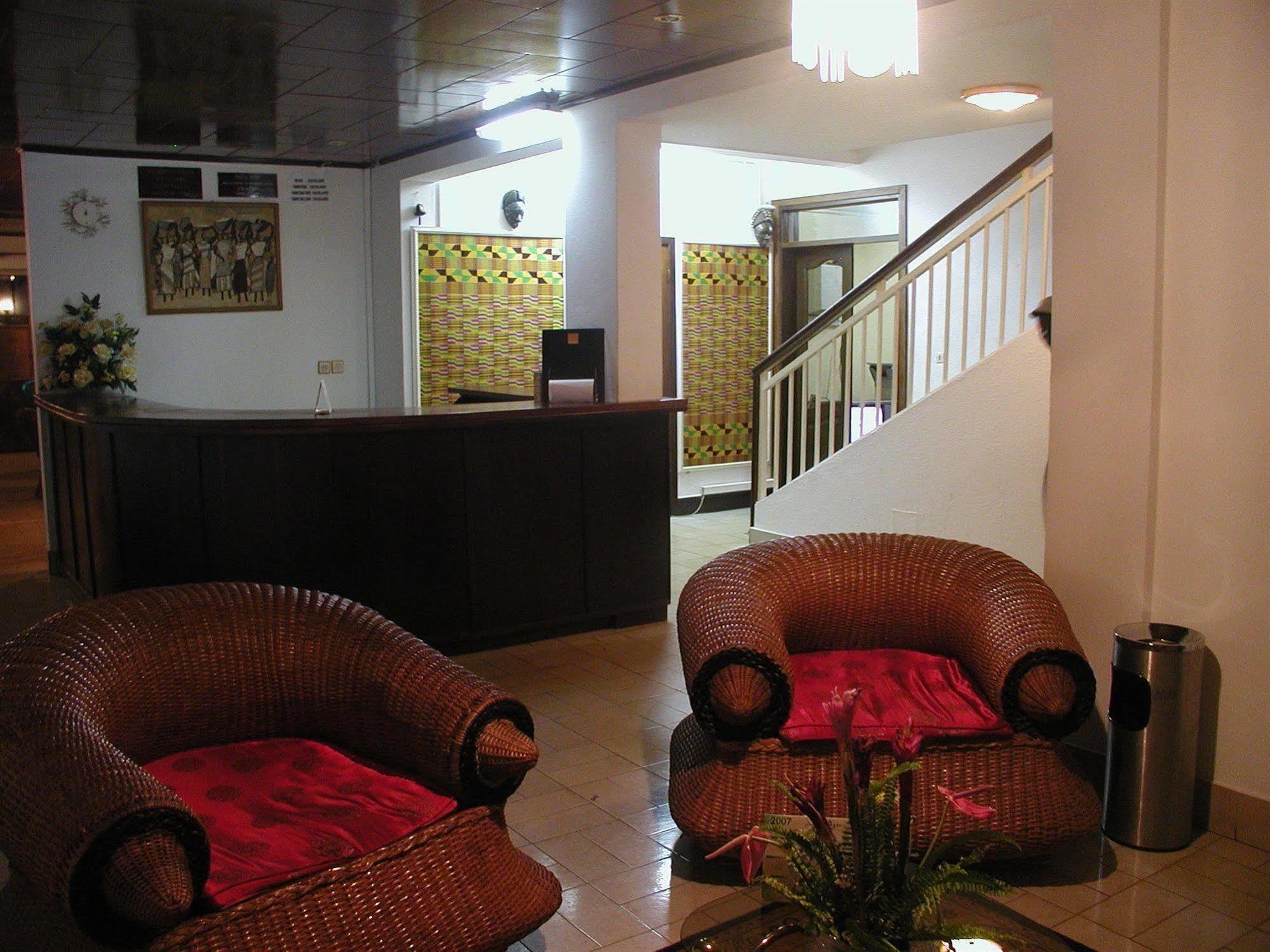 Hotel Azur Yaoundé エクステリア 写真