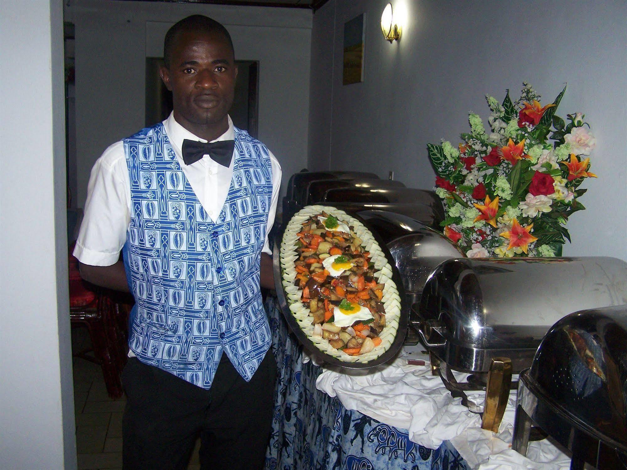 Hotel Azur Yaoundé エクステリア 写真