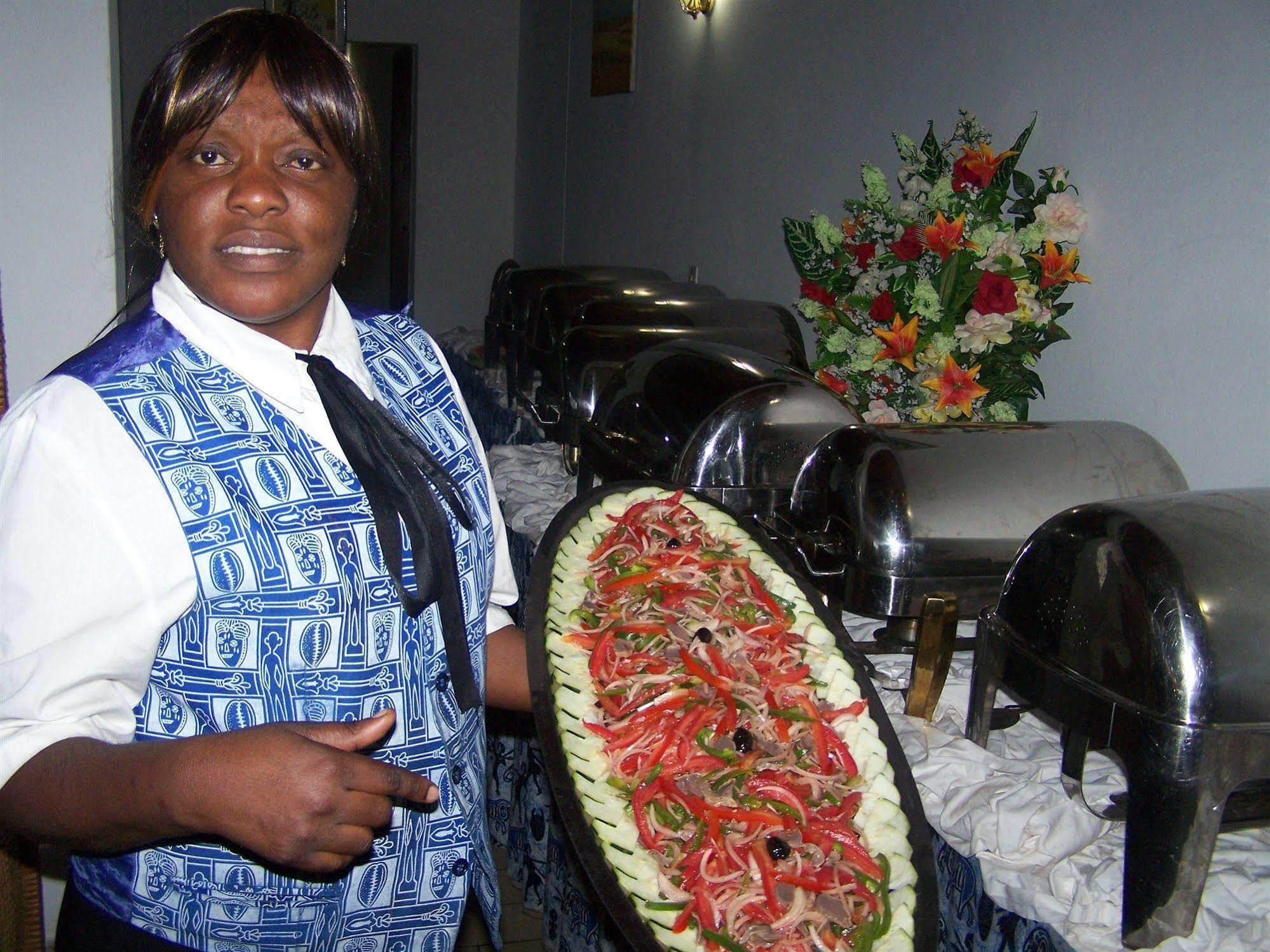 Hotel Azur Yaoundé エクステリア 写真