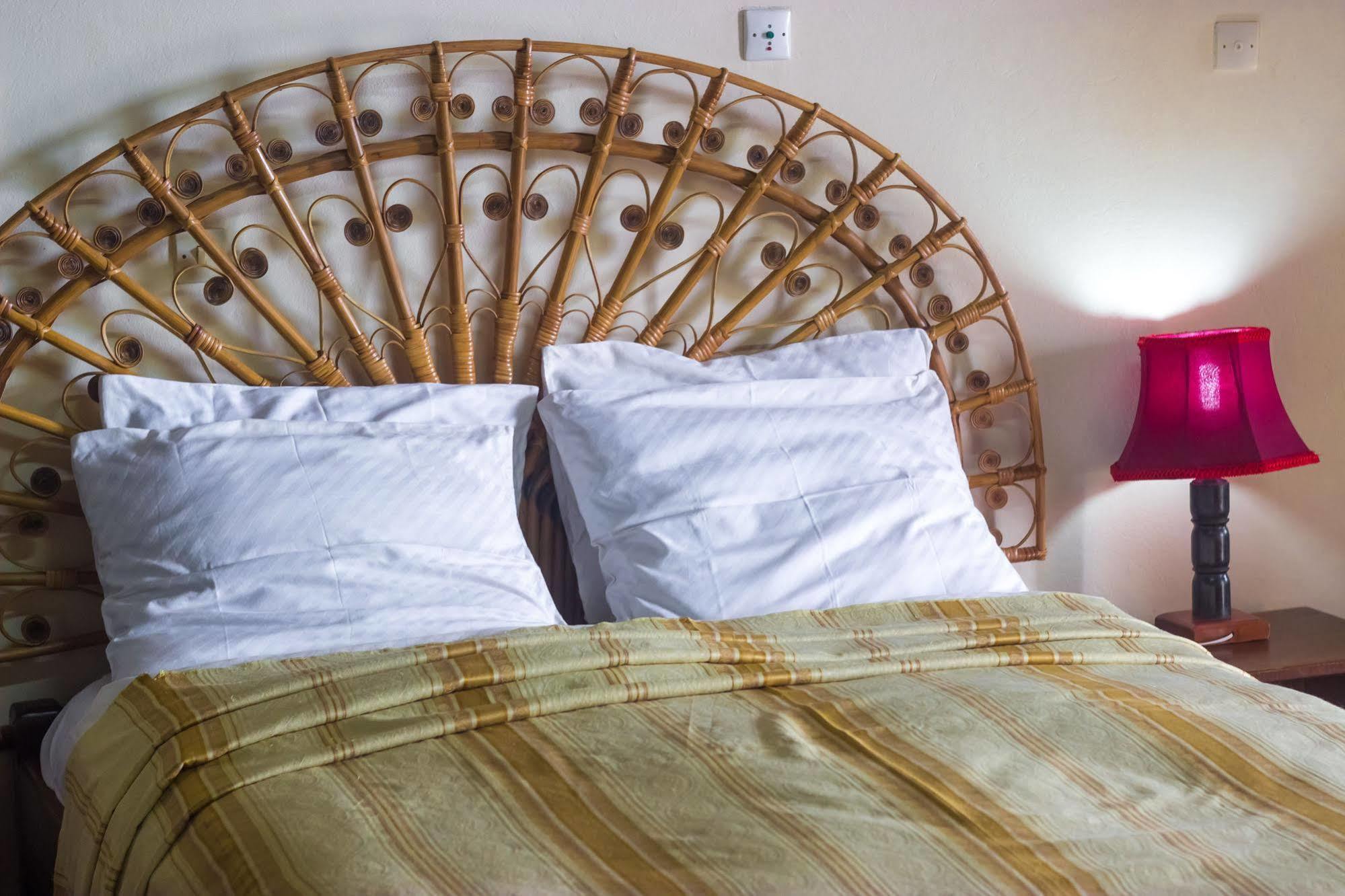 Hotel Azur Yaoundé エクステリア 写真