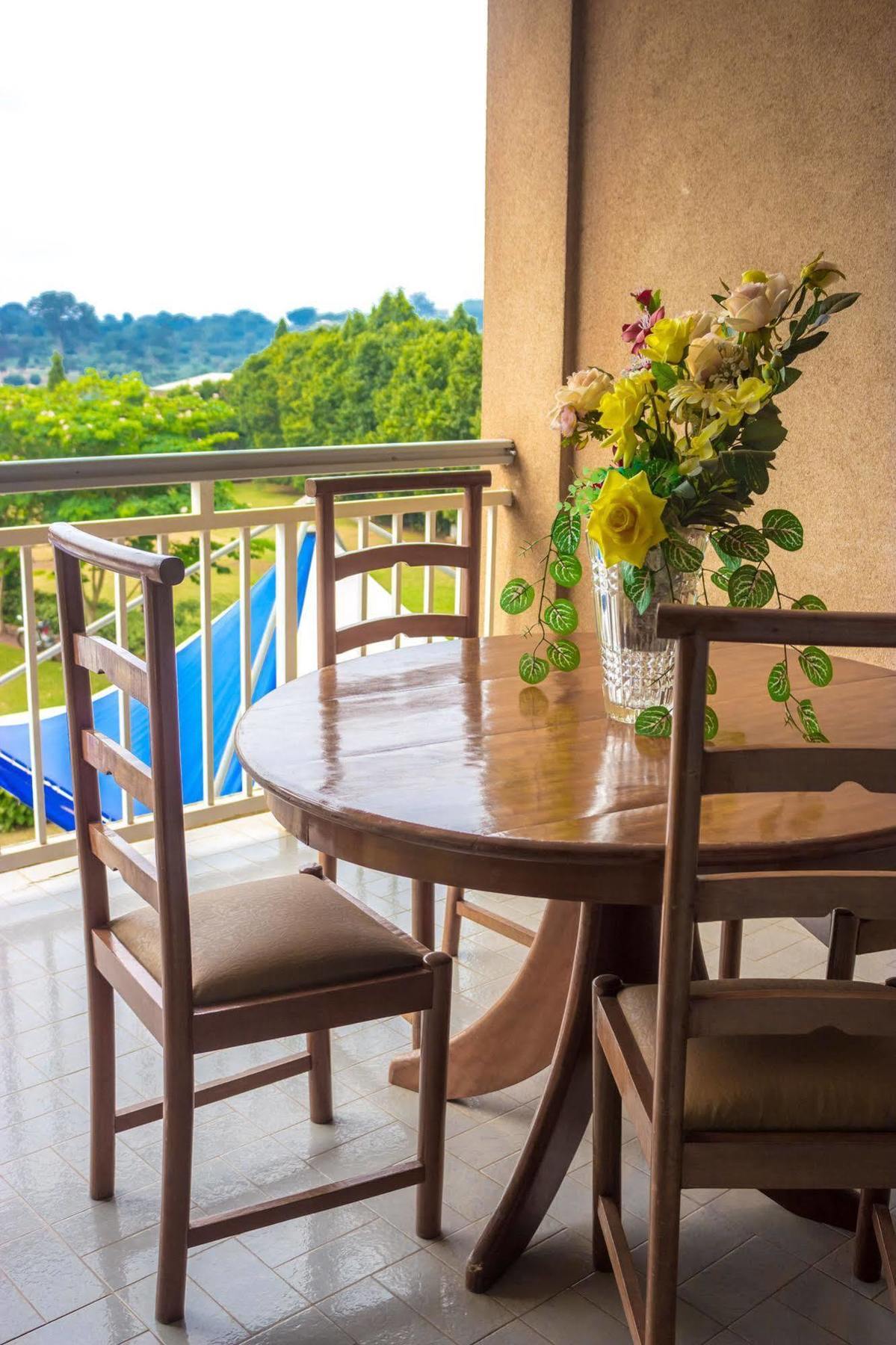 Hotel Azur Yaoundé エクステリア 写真