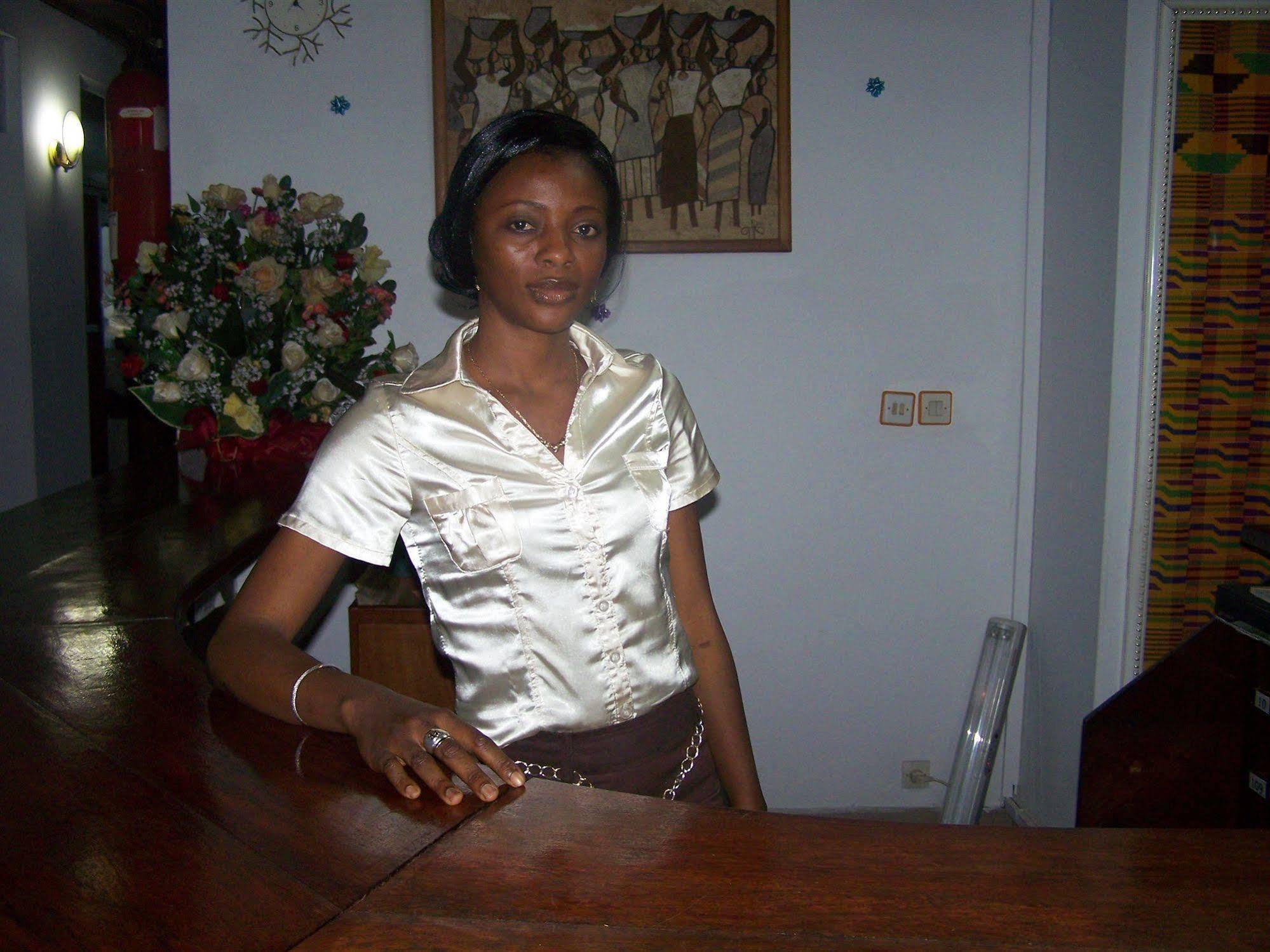 Hotel Azur Yaoundé エクステリア 写真
